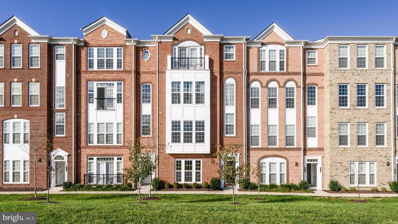42823 Burrell Square photo 1