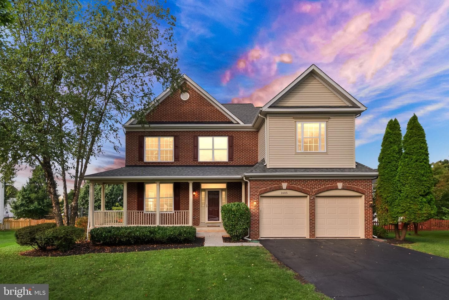 1605 Woodbridge Court NE photo 1