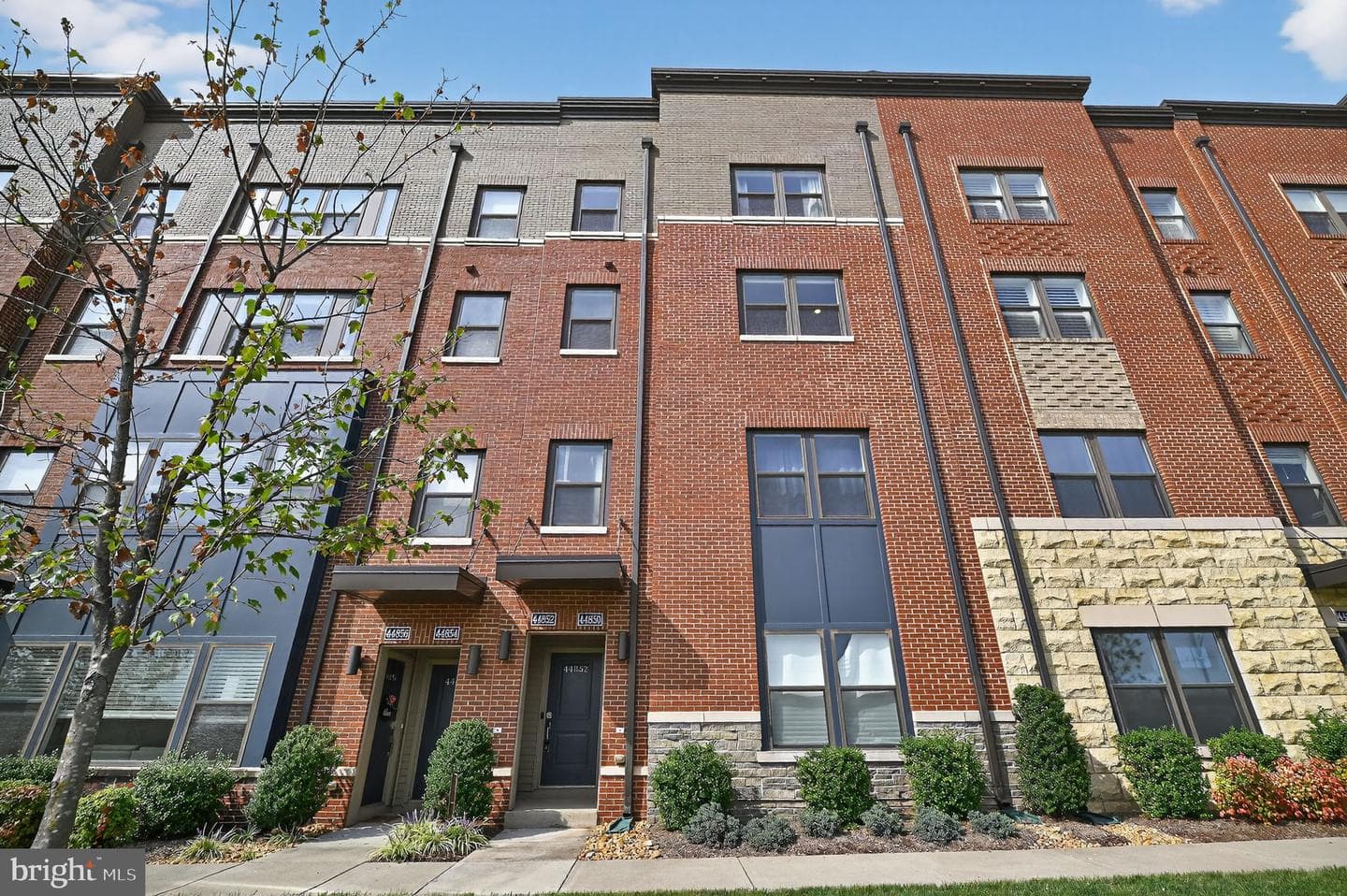 44852 Tiverton Square photo 1