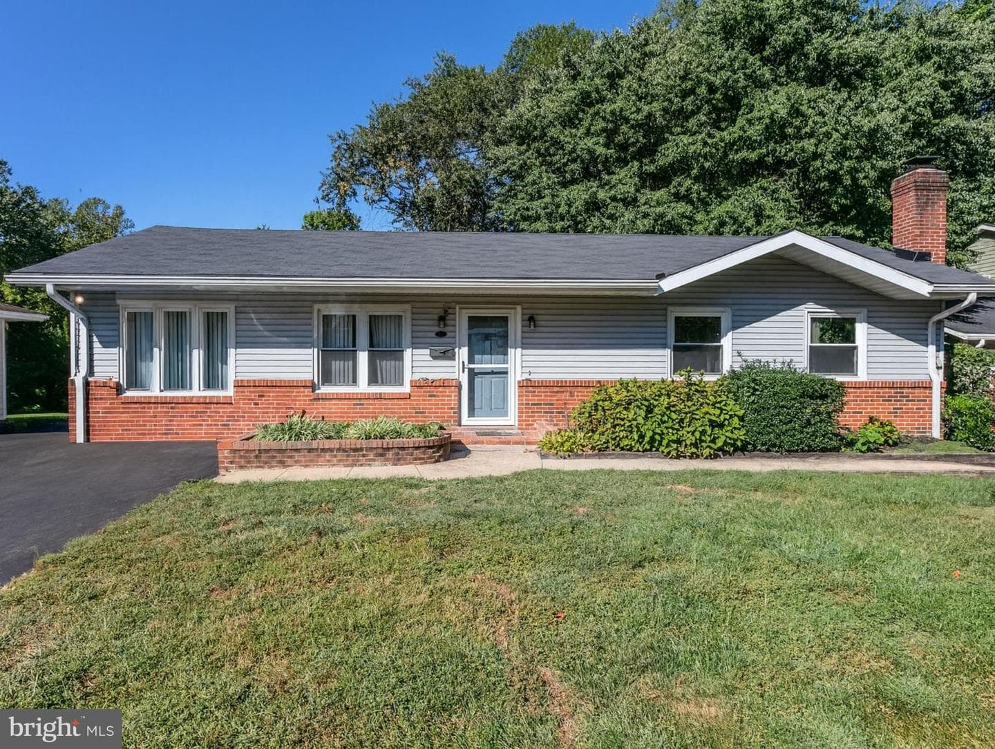905 W Poplar Road photo 1