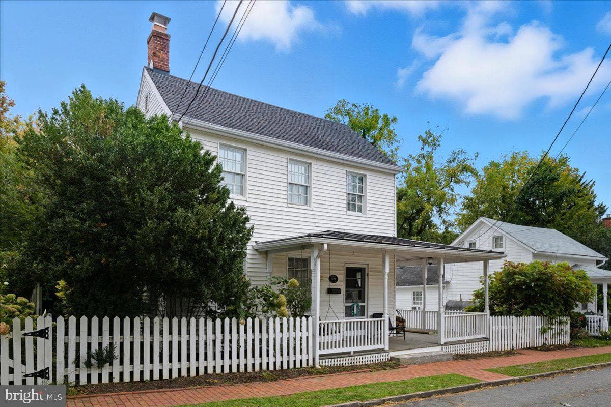 222 Wirt Street NW photo 1