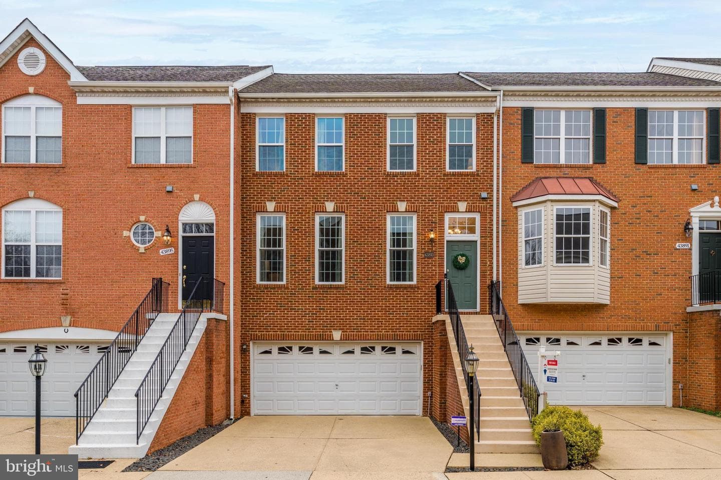 43893 Sandburg Square photo 1