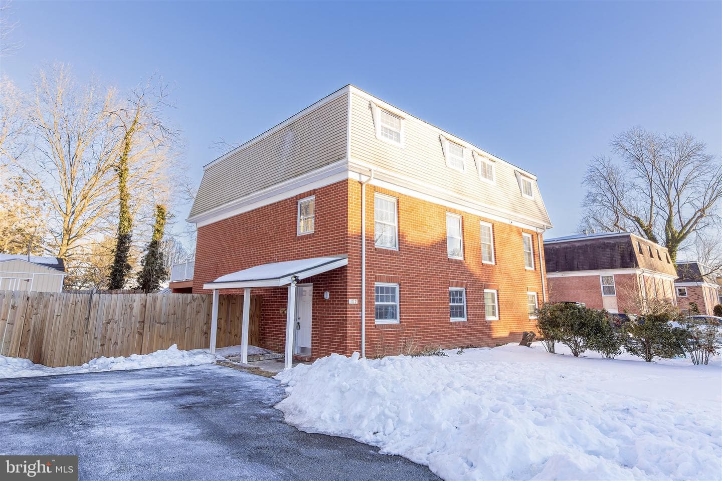 122 Mayfair Drive NE photo 1