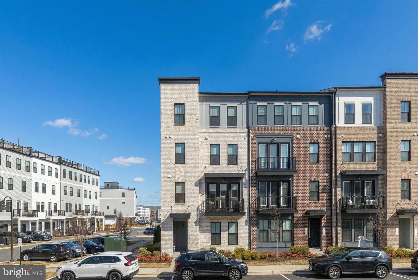 43255 Farringdon Square photo 1