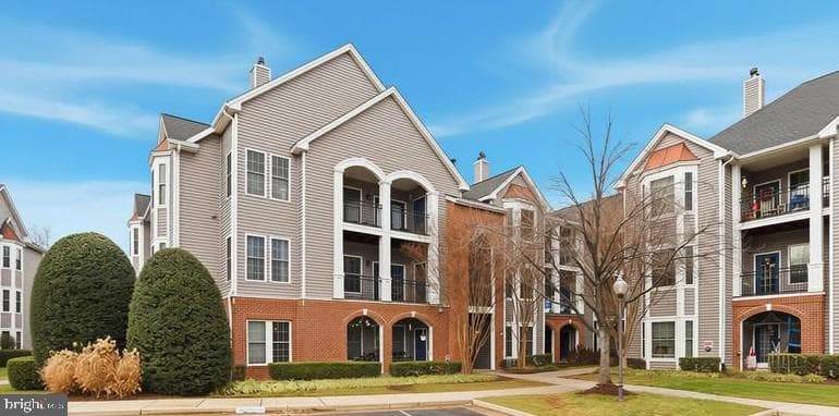 20419 Riverbend Square #301 photo 1
