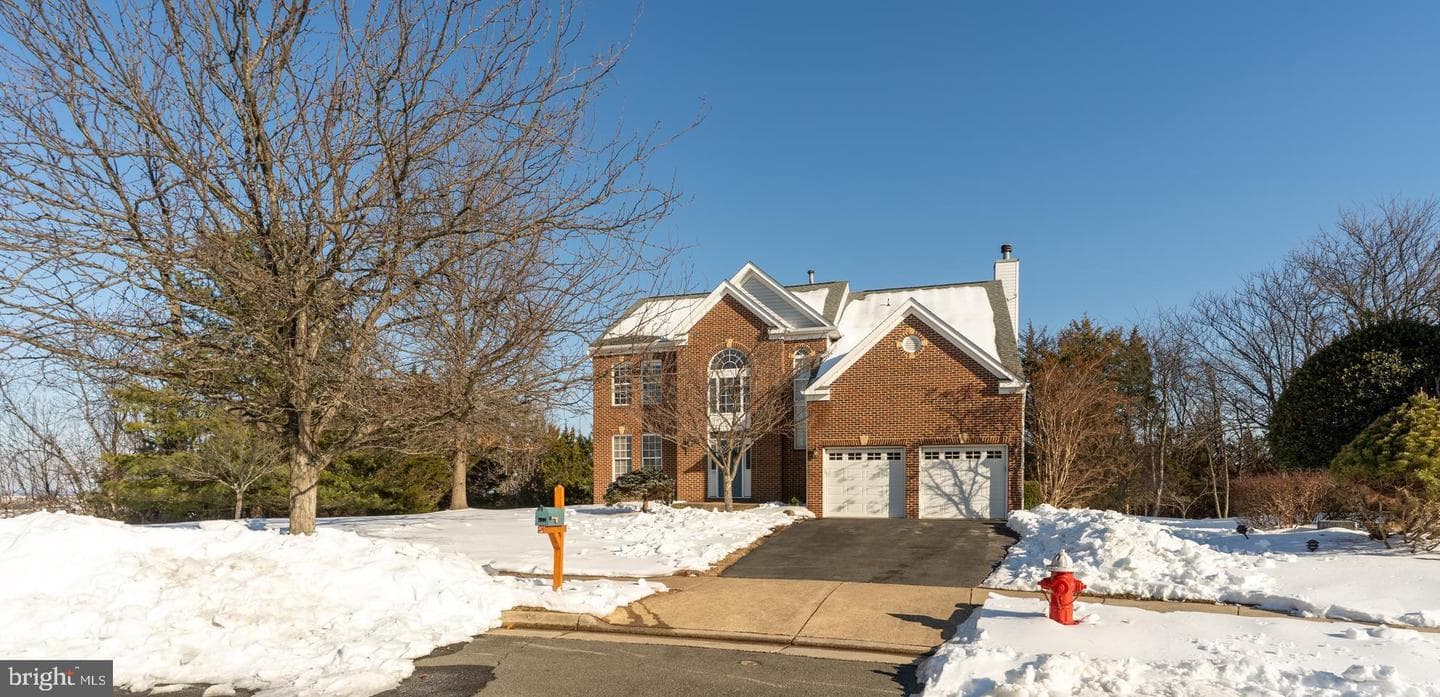 622 Curtin Place SE photo 1