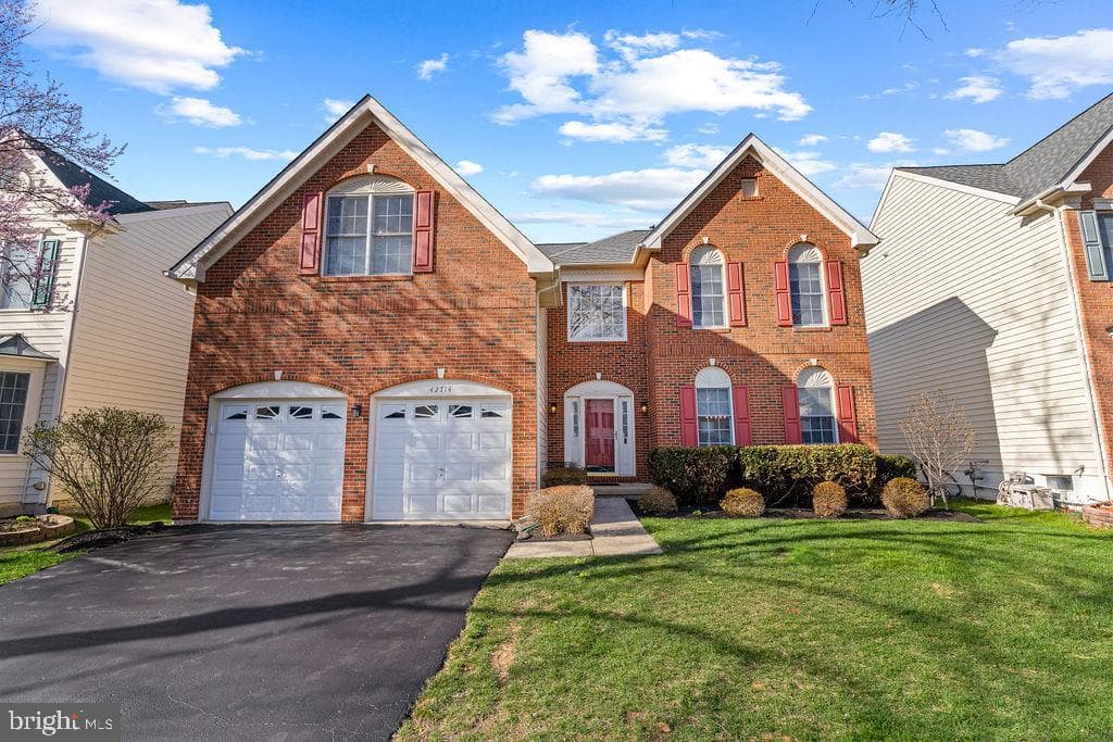 42714 Freedom Street photo 1