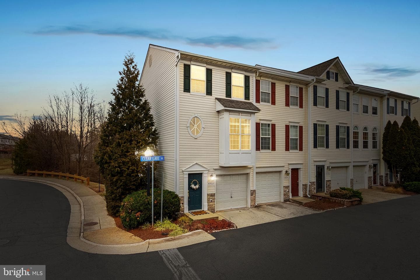 43722 Clear Lake Square photo 1