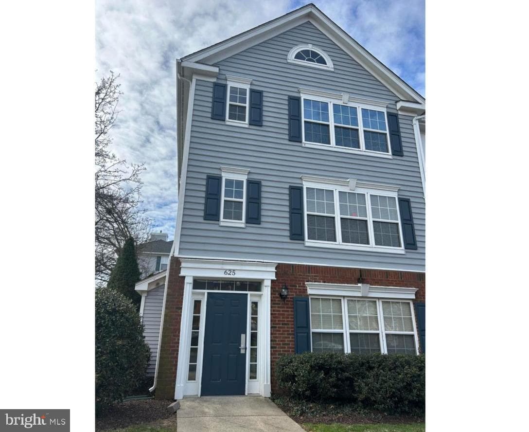 625 Constellation Square SE #a