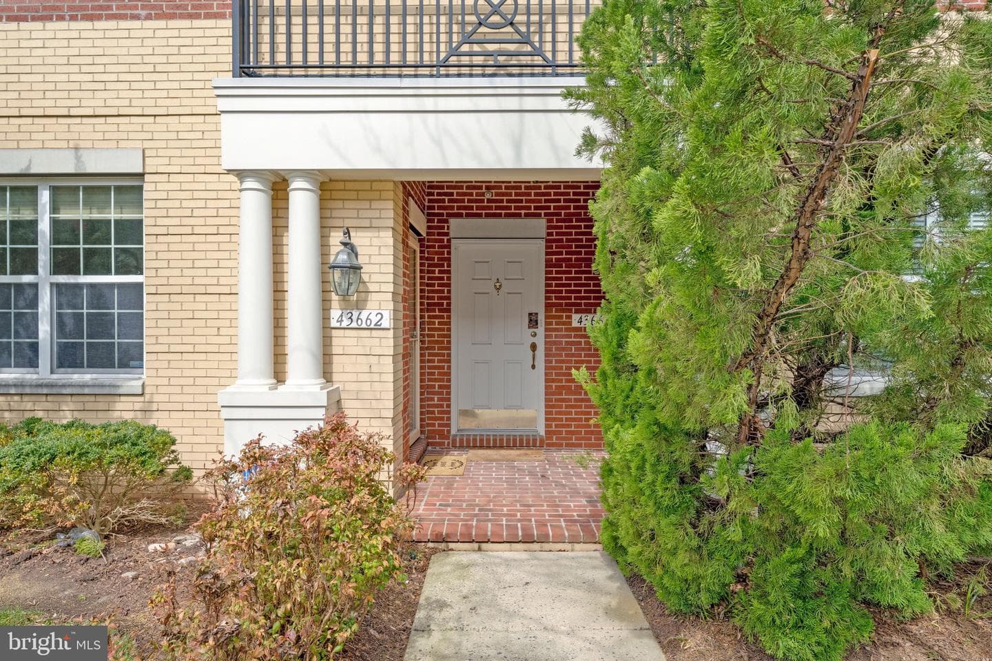 43662 McDowell Square photo 1