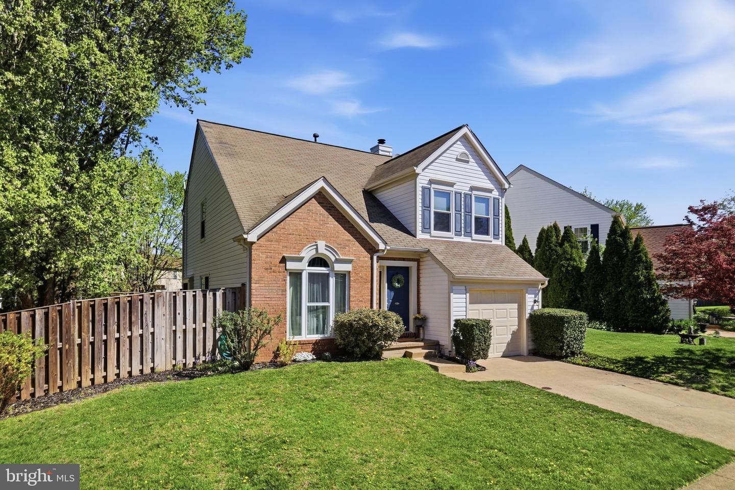 604 Longfellow Drive NE photo 1