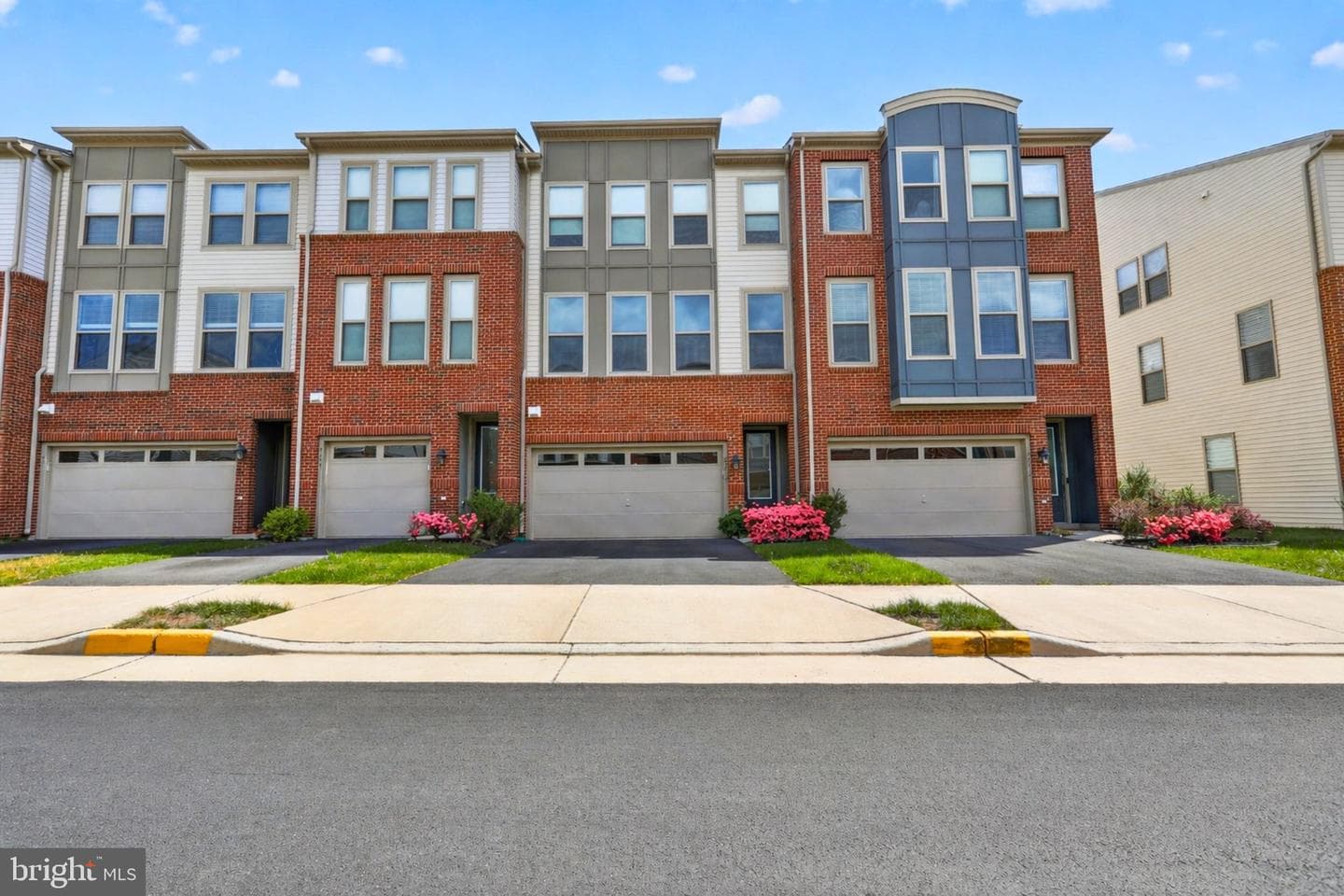 42410 Dogwood Glen Square