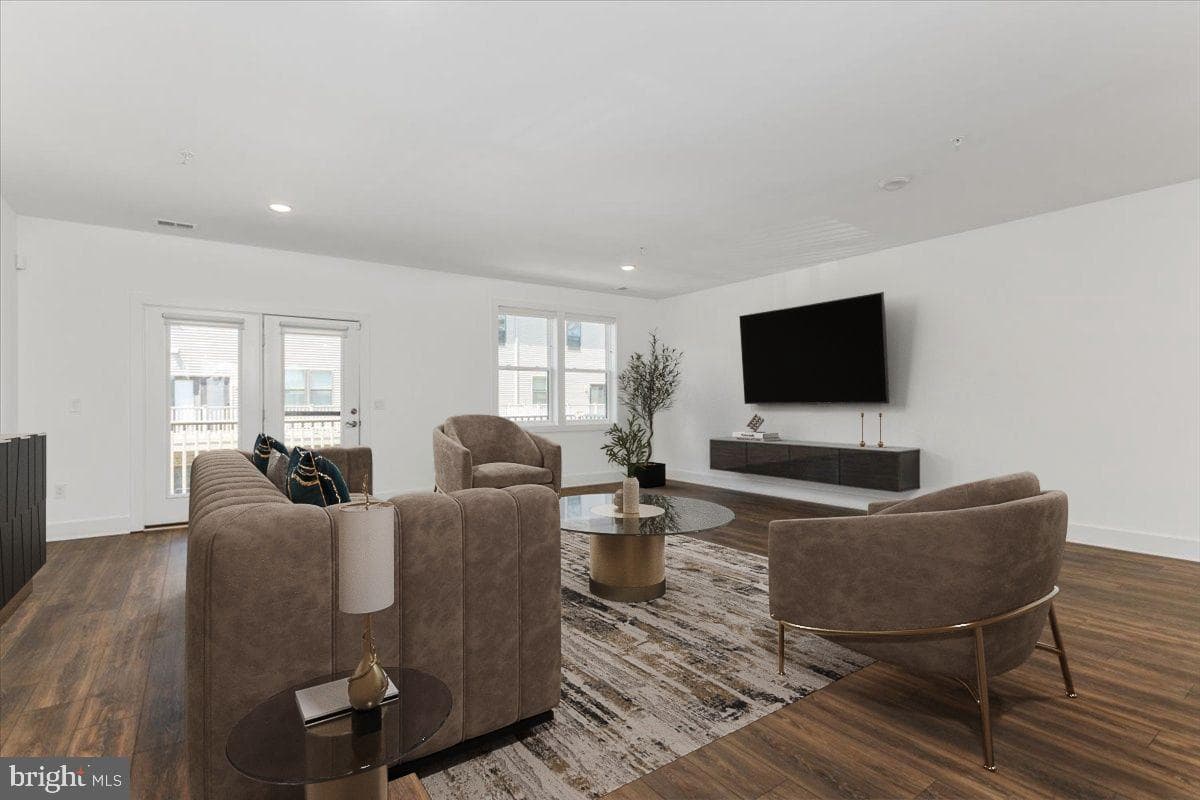 44824 Tiverton Square