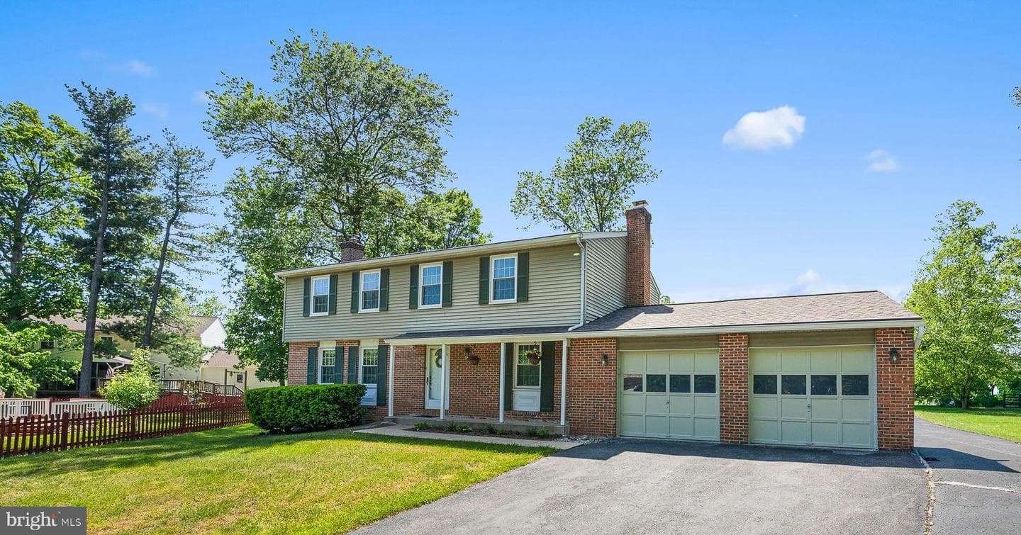 104 Deerwood Court
