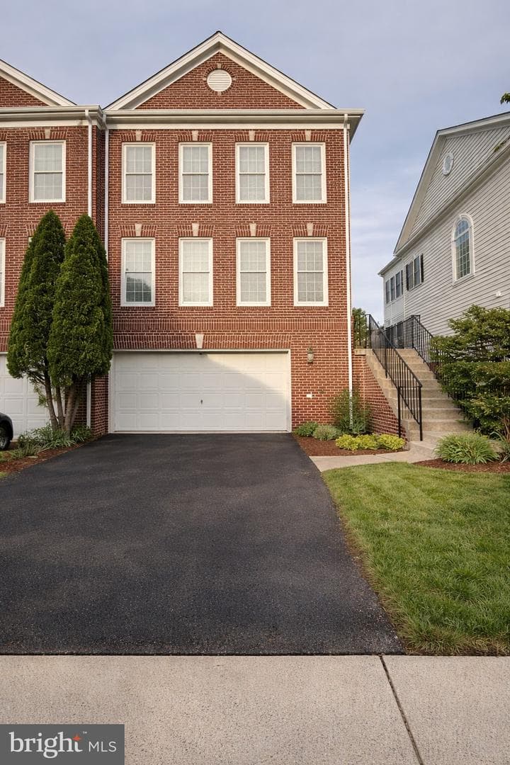 42716 Rolling Rock Square