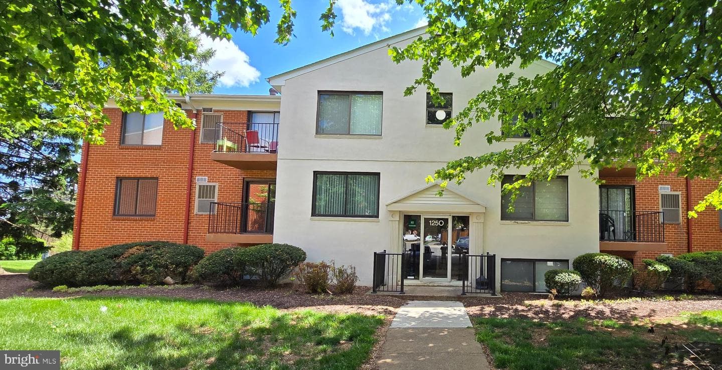 125 Clubhouse Drive SW #1
