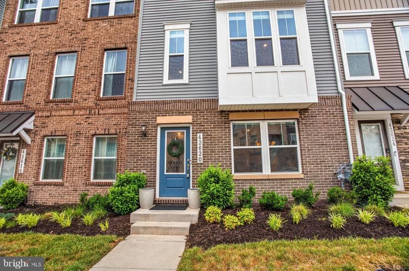 42620 Pitlochry Terrace, Sterling