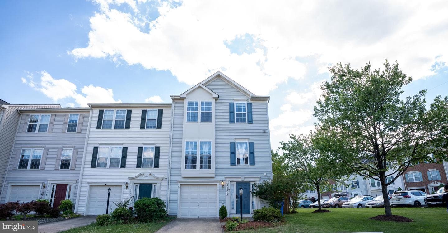 25193 Destination Square