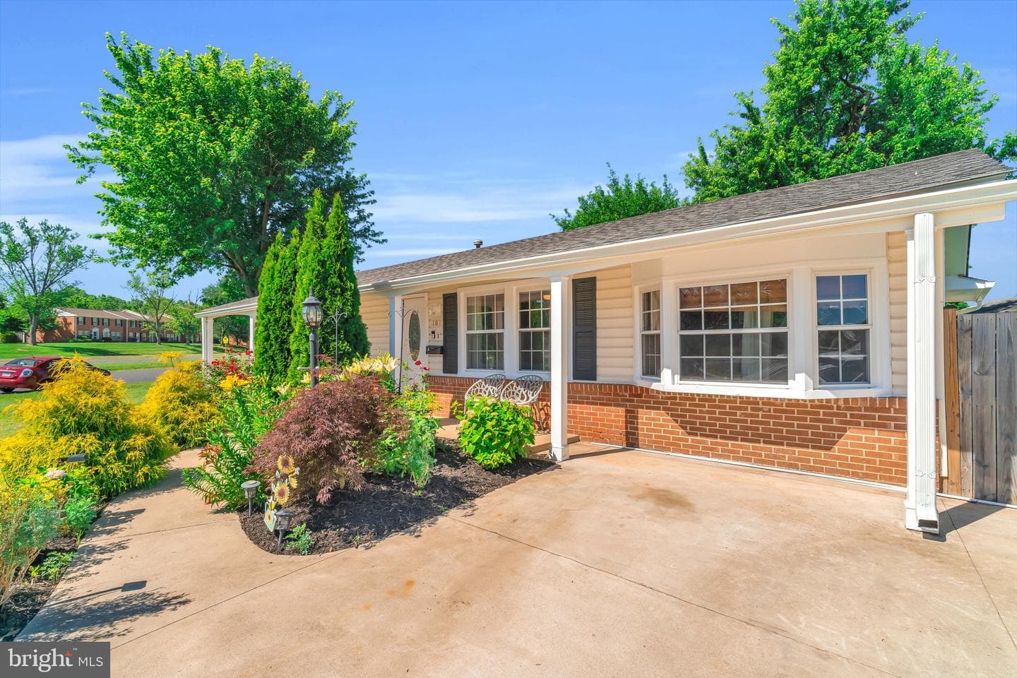 101 W Beech Road