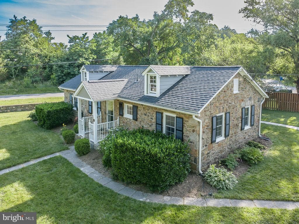 102 Phillips Court NW