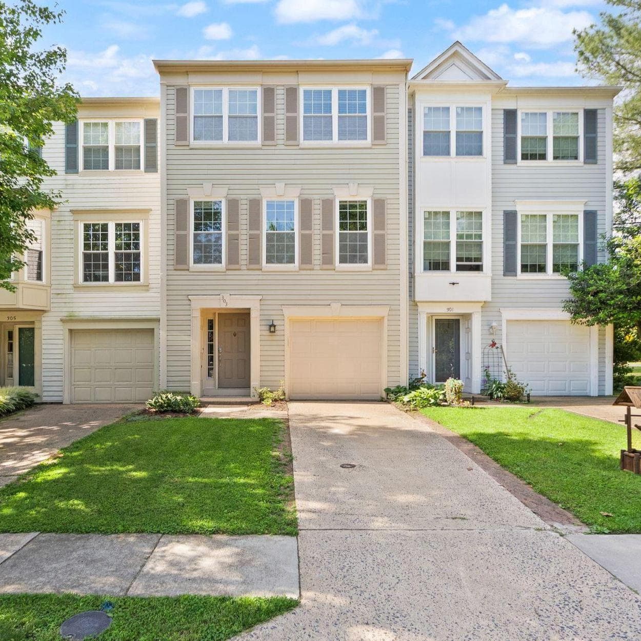 303 Barnfield Square NE photo 1
