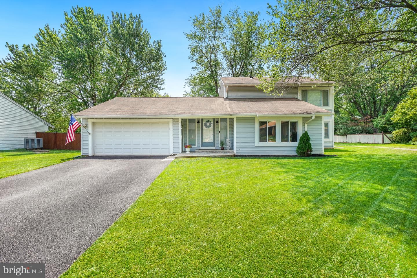 212 W Meadowland Lane W