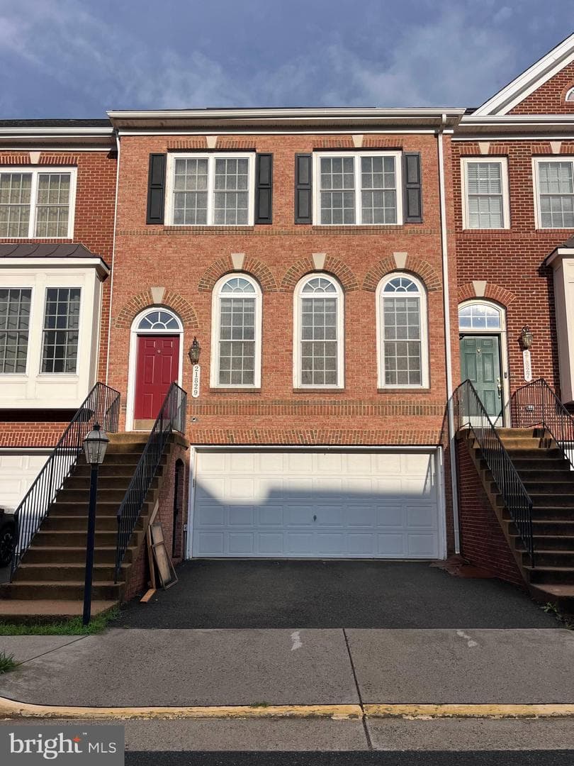 21829 Ladyslipper Square, Ashburn