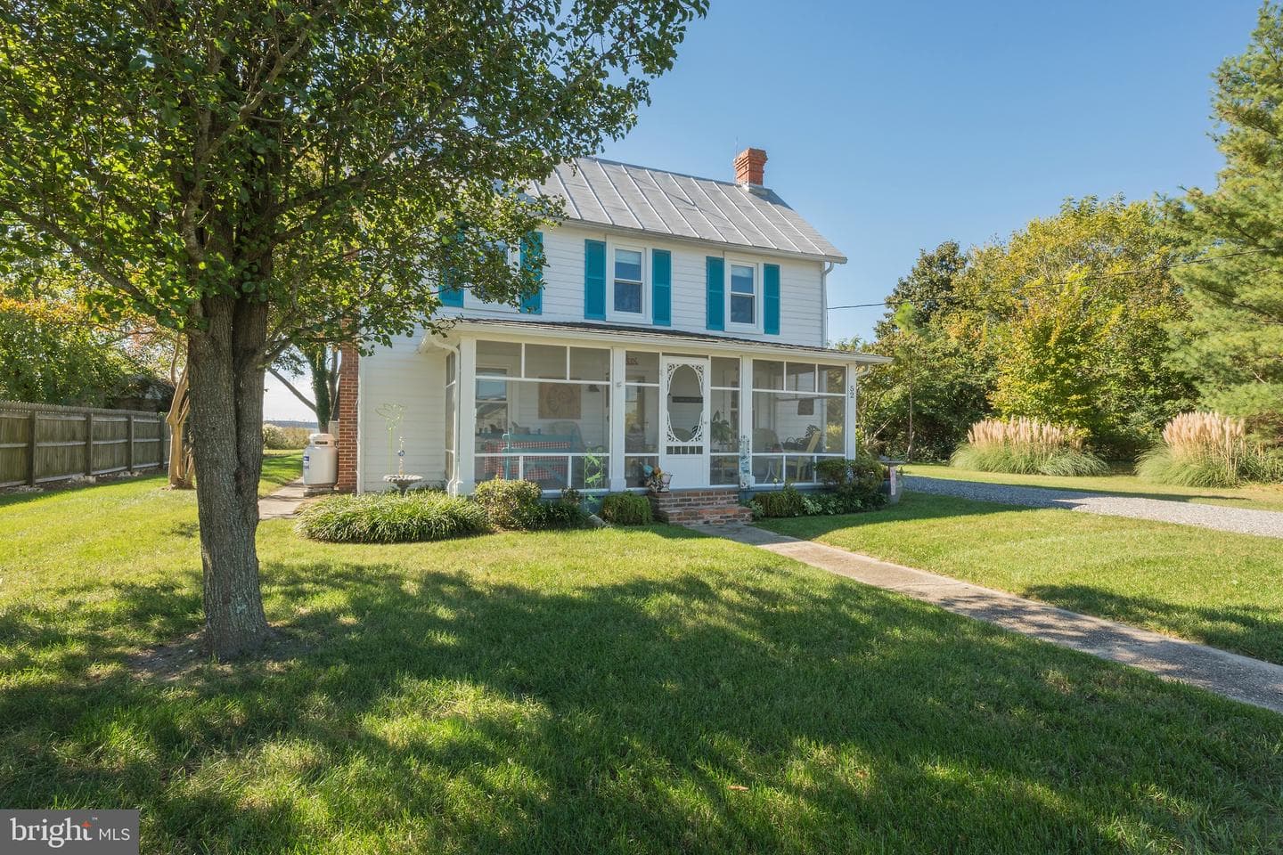 52 Riverside Drive photo 1