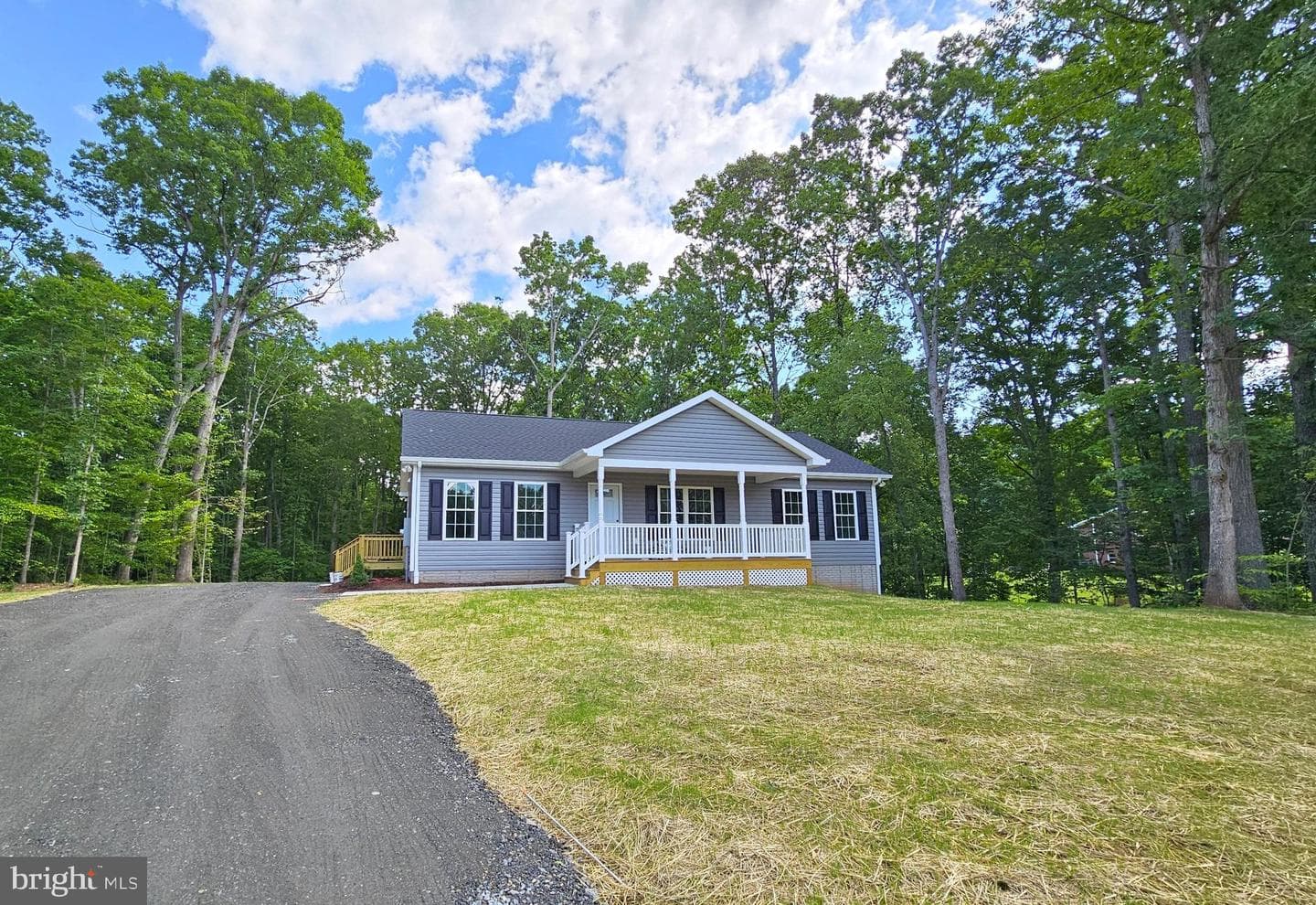 906 George James Loop photo 1