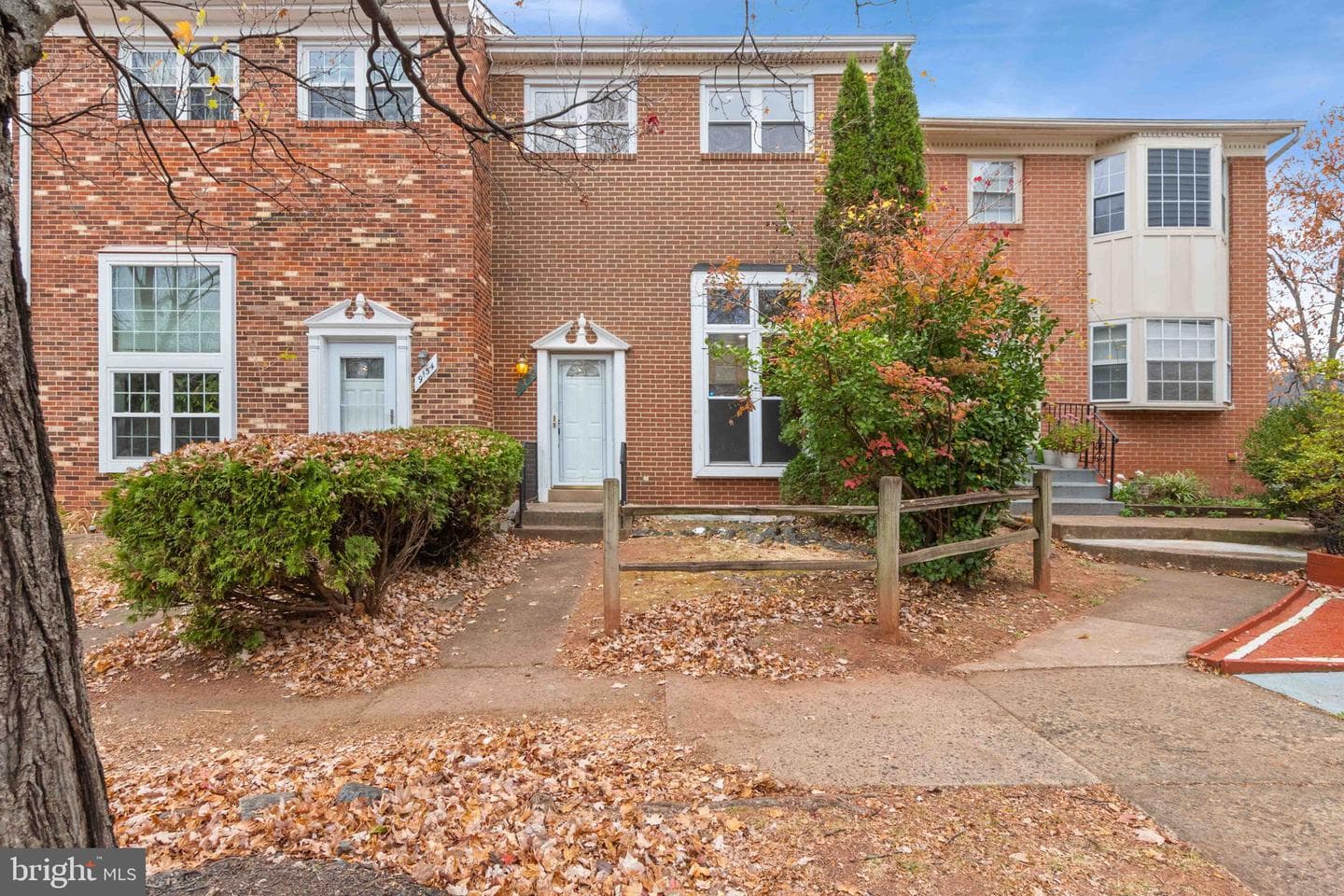 9155 Laurelwood Court photo 1