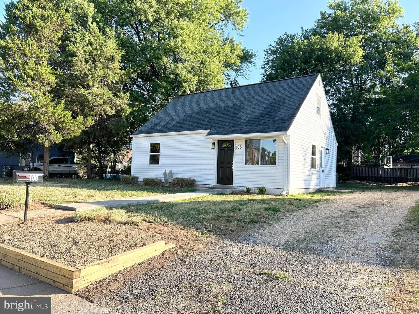 108 Sheldon Street photo 1