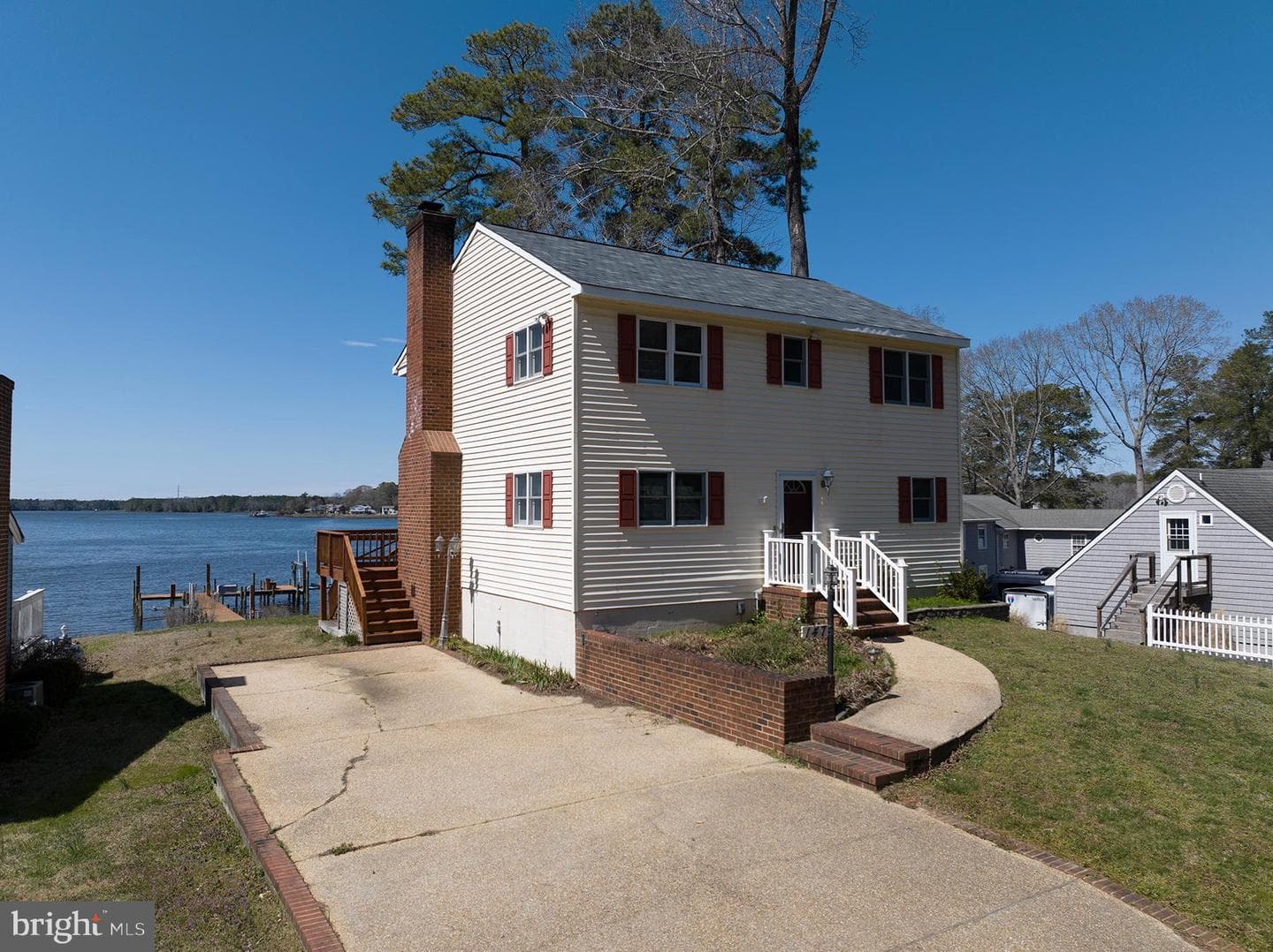 147 Beach Drive photo 1