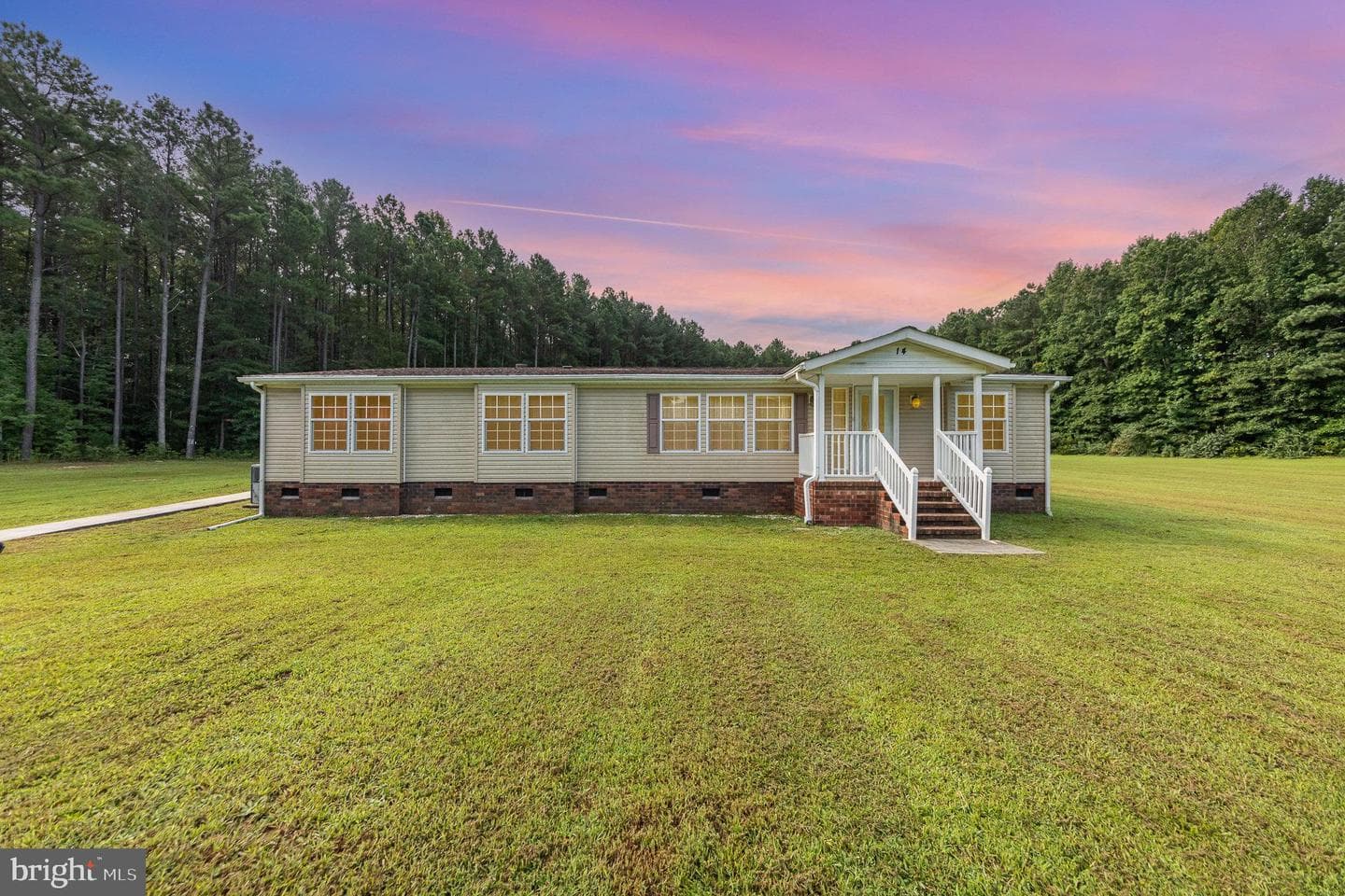 14 Knights Dr photo 1