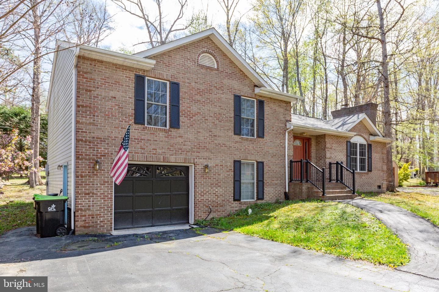 1221 Lakeview Parkway photo 1