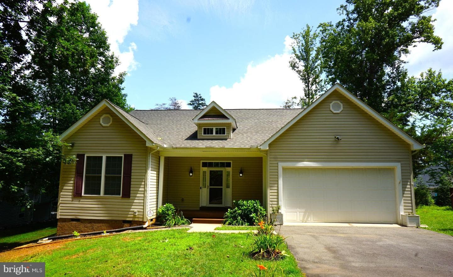 303 Stratford Circle photo 1