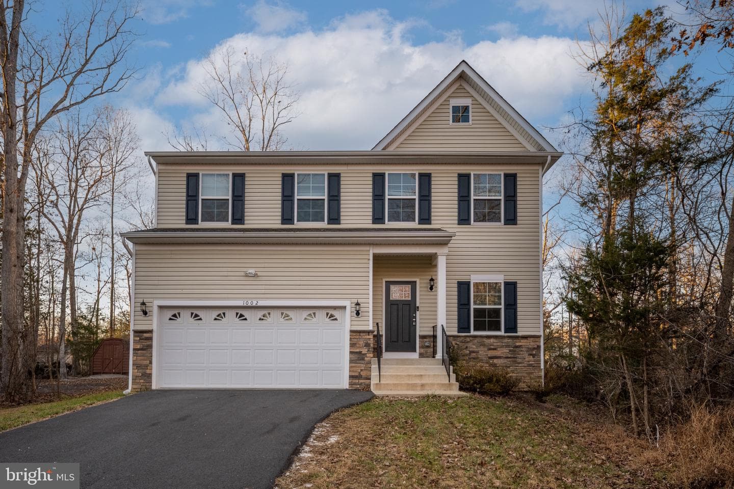 1002 Lakeview Parkway
