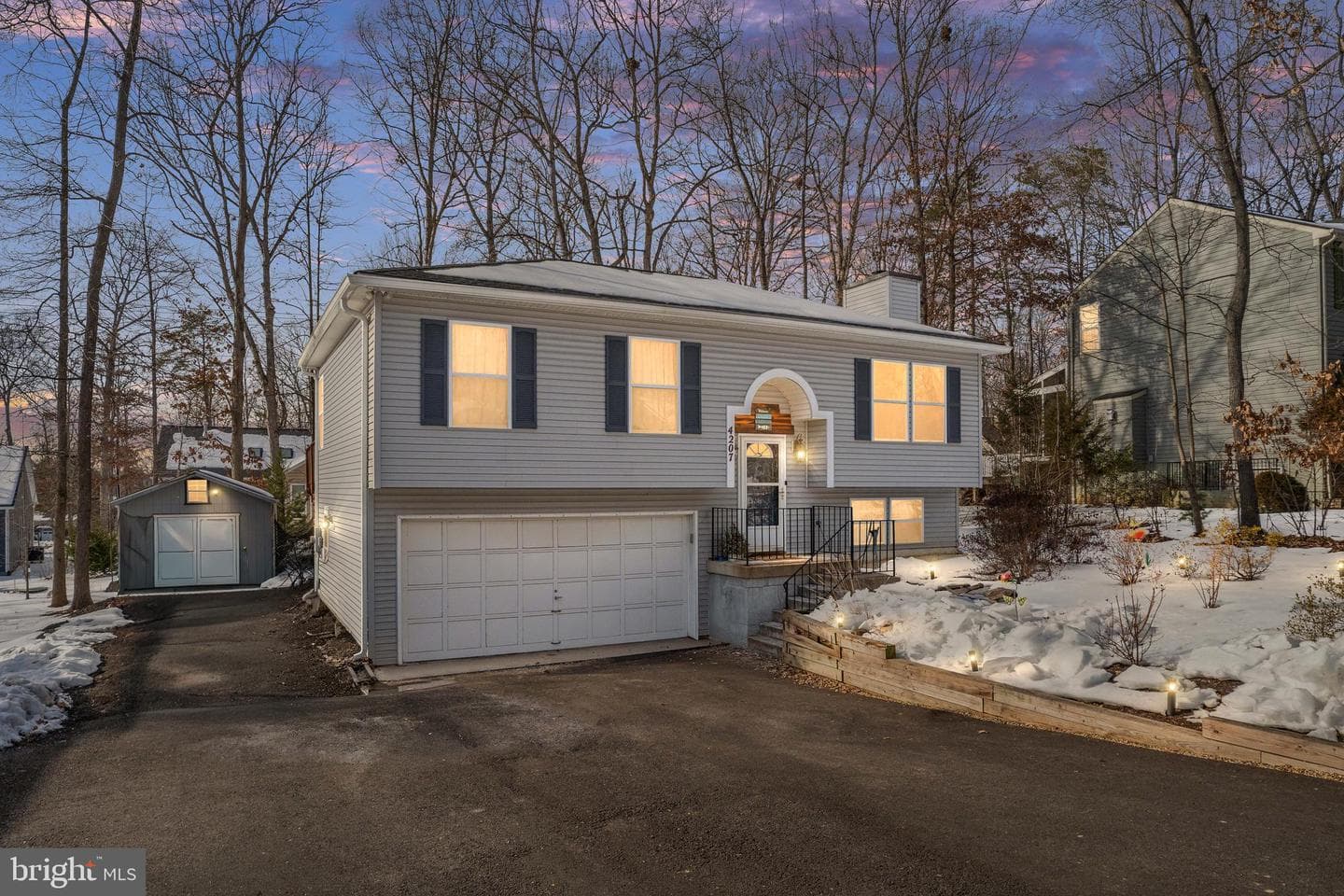 4207 Lakeview Parkway photo 1
