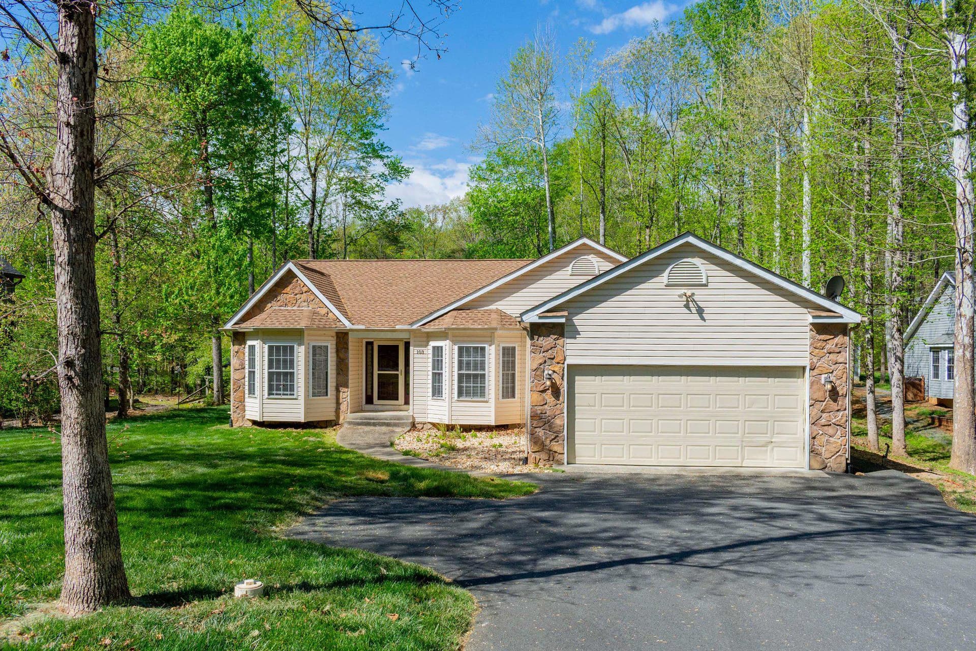 103 Aspen Court photo 1
