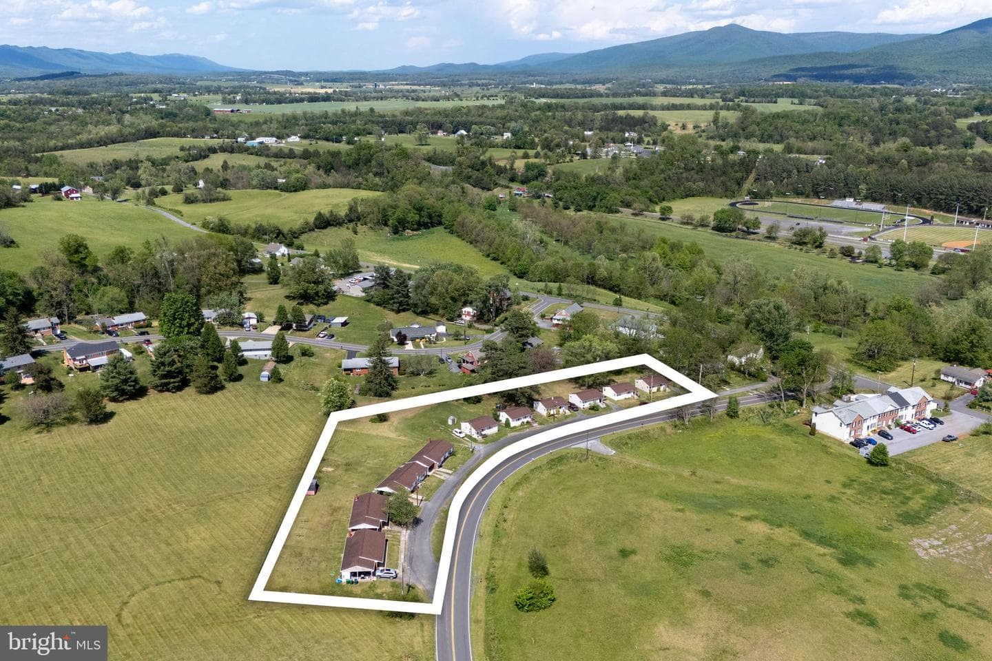 4 Cottage Drive photo 1