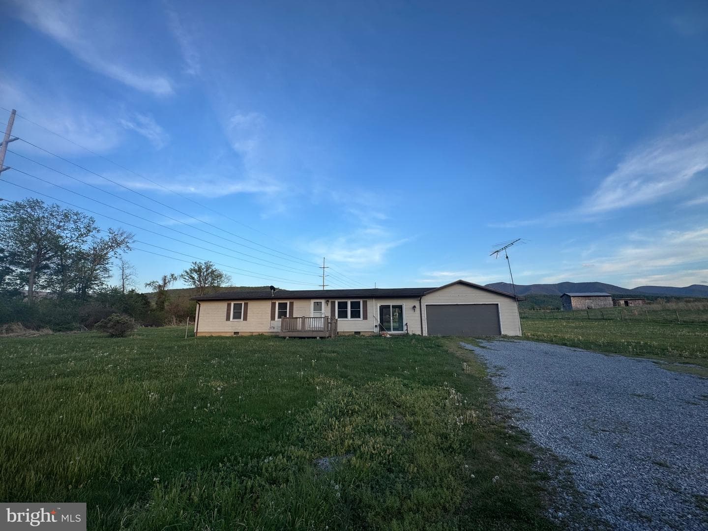 368 Winkler Road photo 1