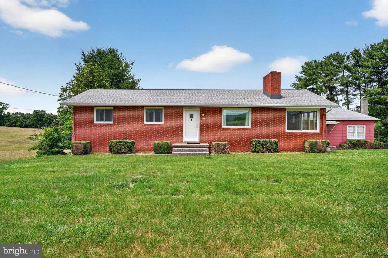 399 Whispering Hill Road