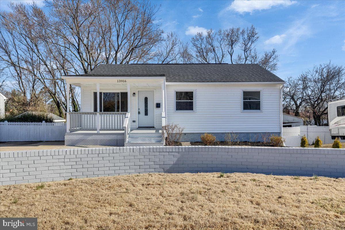 13916 Mathews Drive photo 1