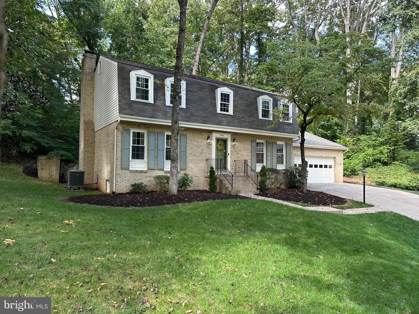 4504 Andrews Place photo 1