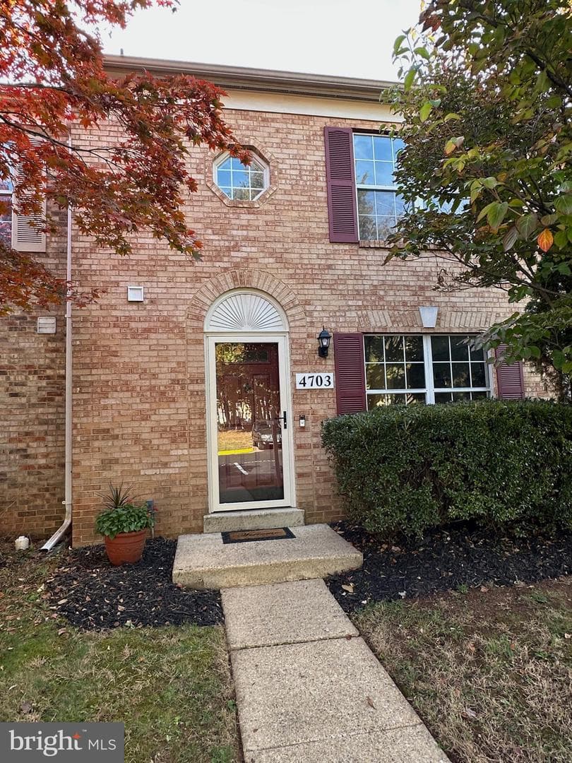 4703 S Park Court photo 1