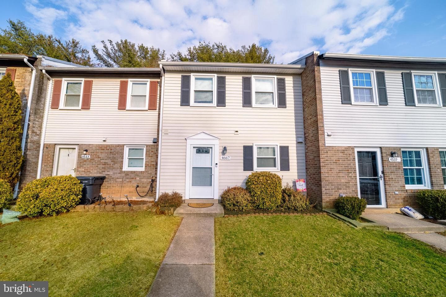 4667 Charlton Court photo 1