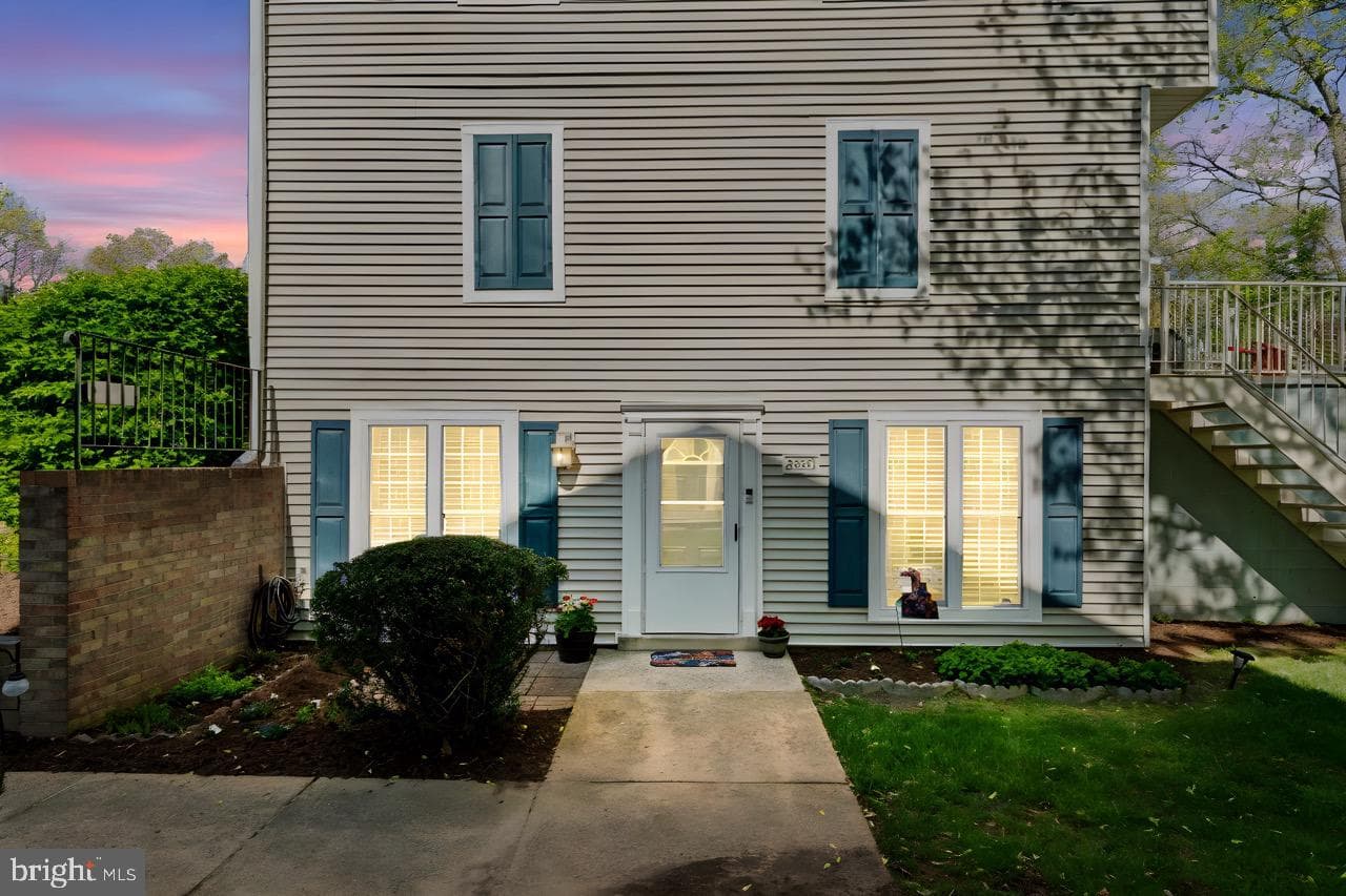 2823 Madeira Court photo 1