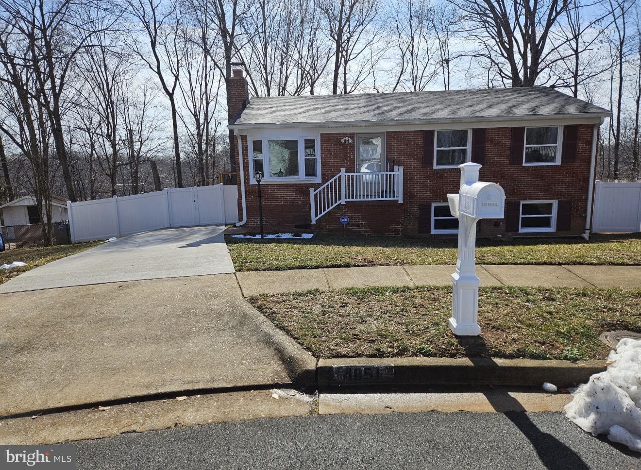 4851 Langer Lane photo 1