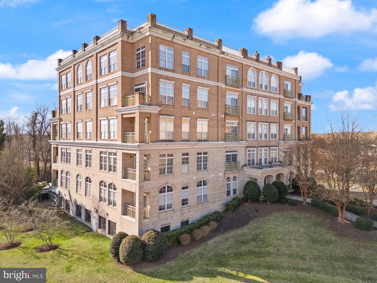 810 Belmont Bay Drive #201