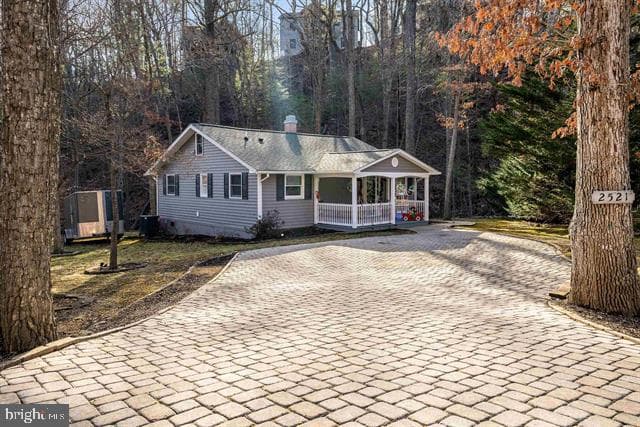 2521 Hawksbill Road photo 1
