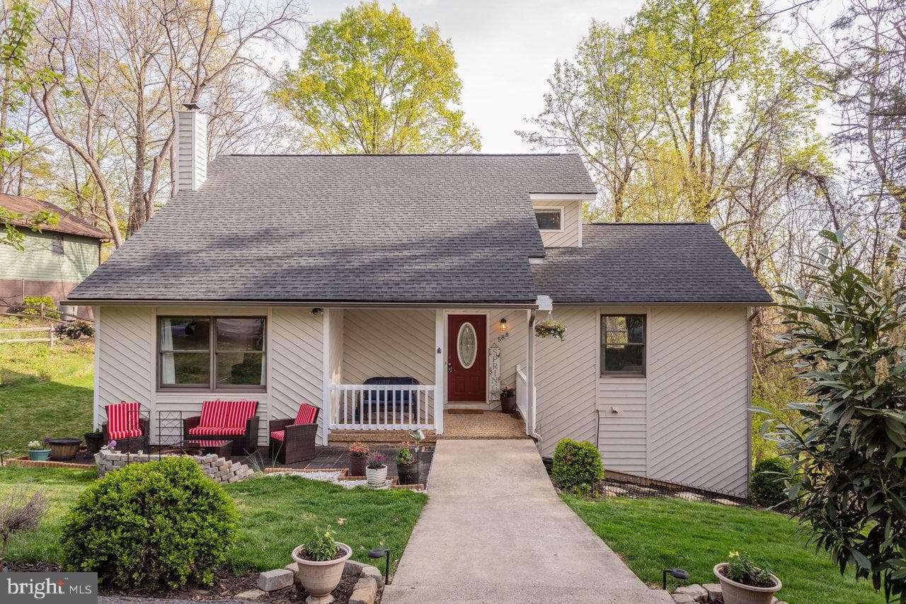 588 Flower Drive photo 1